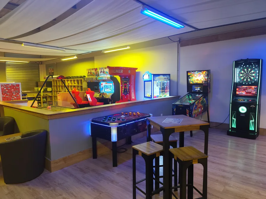 Arcades La Piste — bornes de jeux et baby-foot.