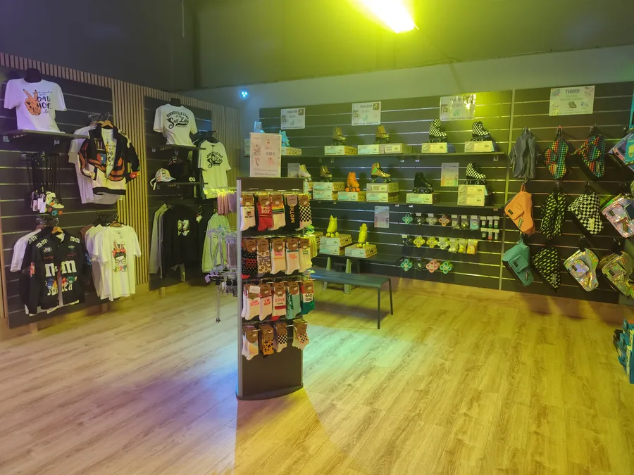 Boutique La Piste — vêtements et accessoires.