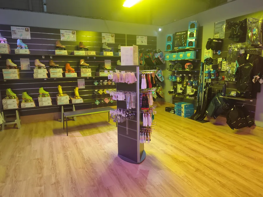 Boutique La Piste — patins et équipements.